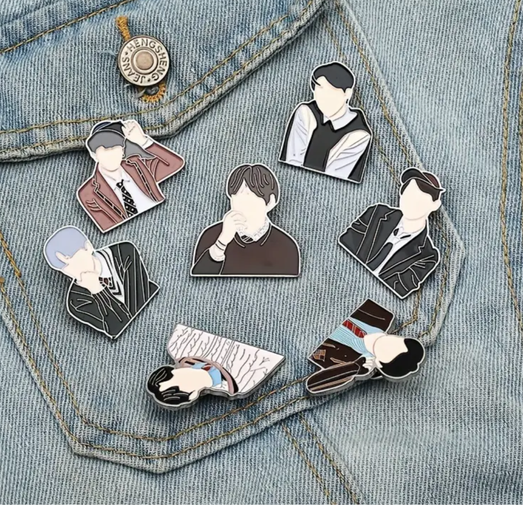 Kpop faceless inspired pins