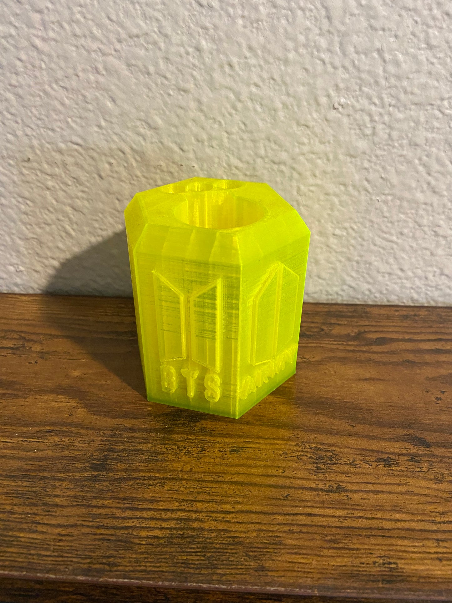 3D Printed lightstick holder (BTS SE)