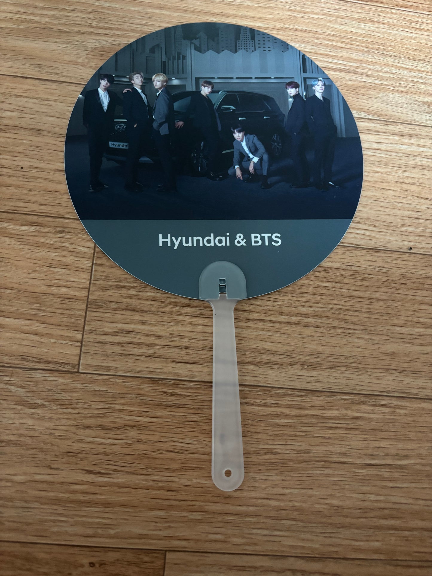 Various K-pop and Korean hand fans