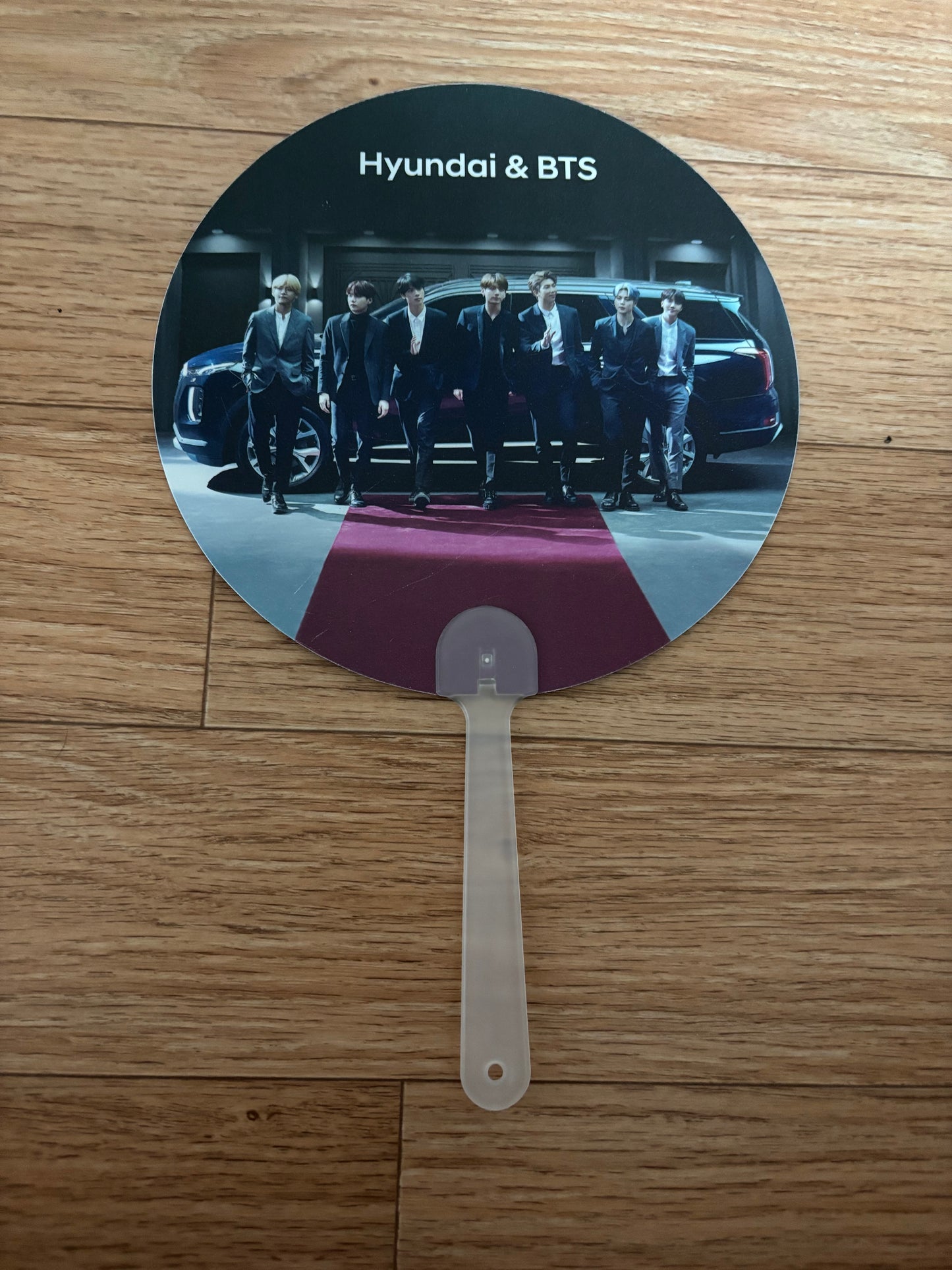 Various K-pop and Korean hand fans