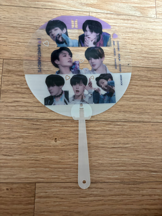 Various K-pop and Korean hand fans