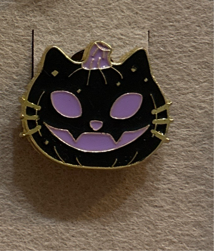 Cat jack-o’-lantern  pin